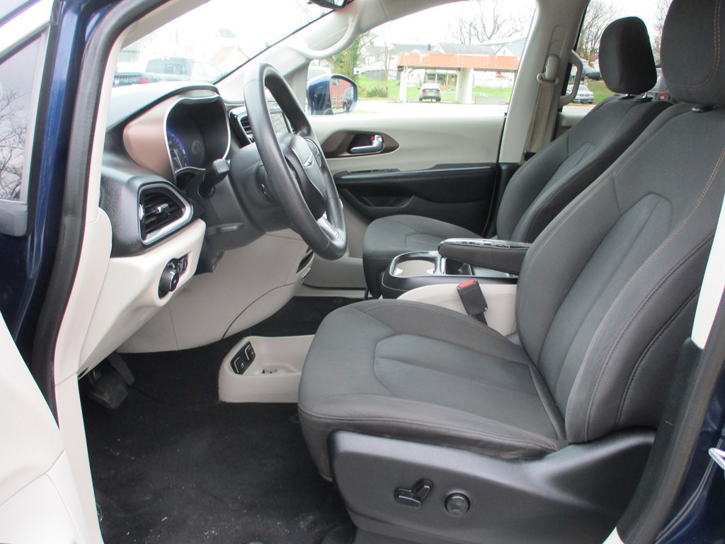 2018 Chrysler Pacifica Image 16