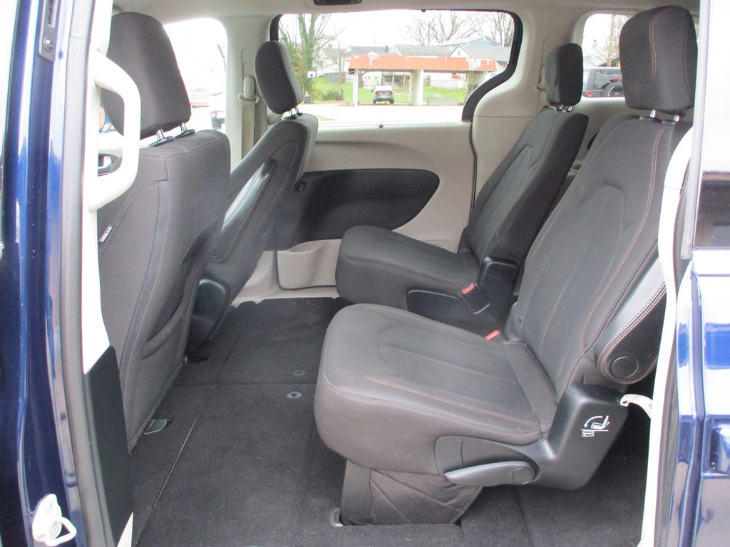 2018 Chrysler Pacifica Image 17