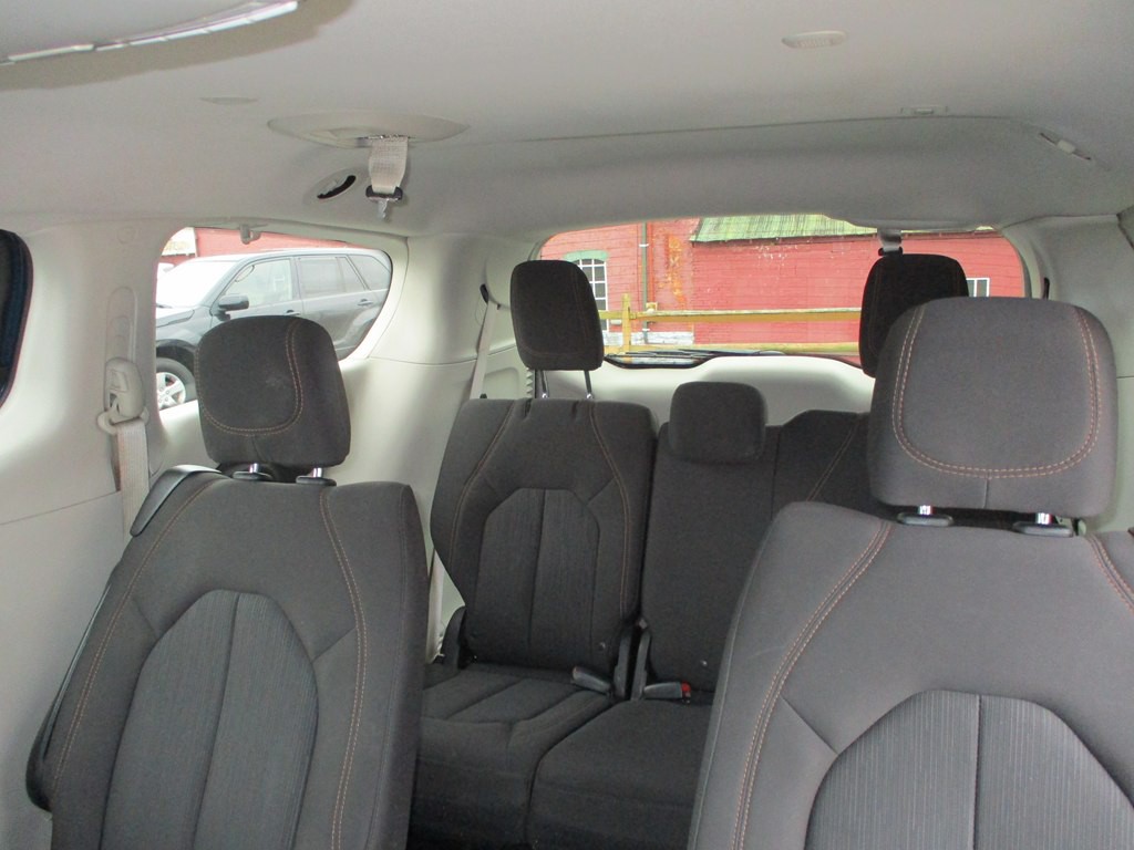 2018 Chrysler Pacifica Image 18