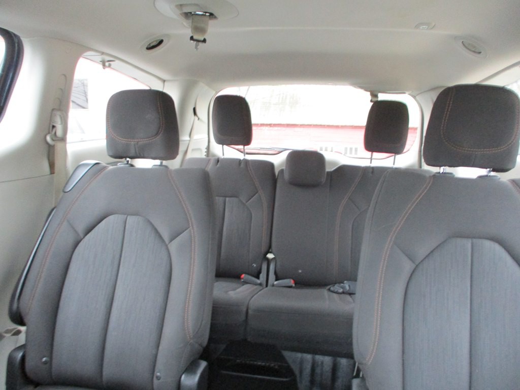 2018 Chrysler Pacifica Image 19