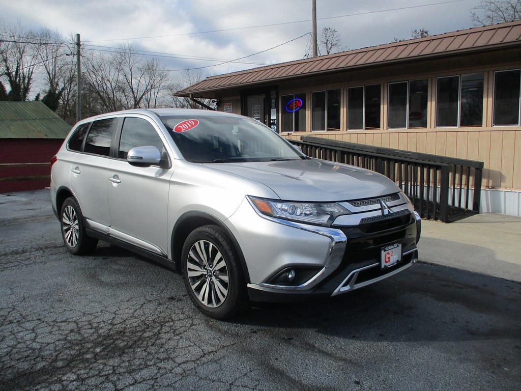 2019 Mitsubishi Outlander Image 1