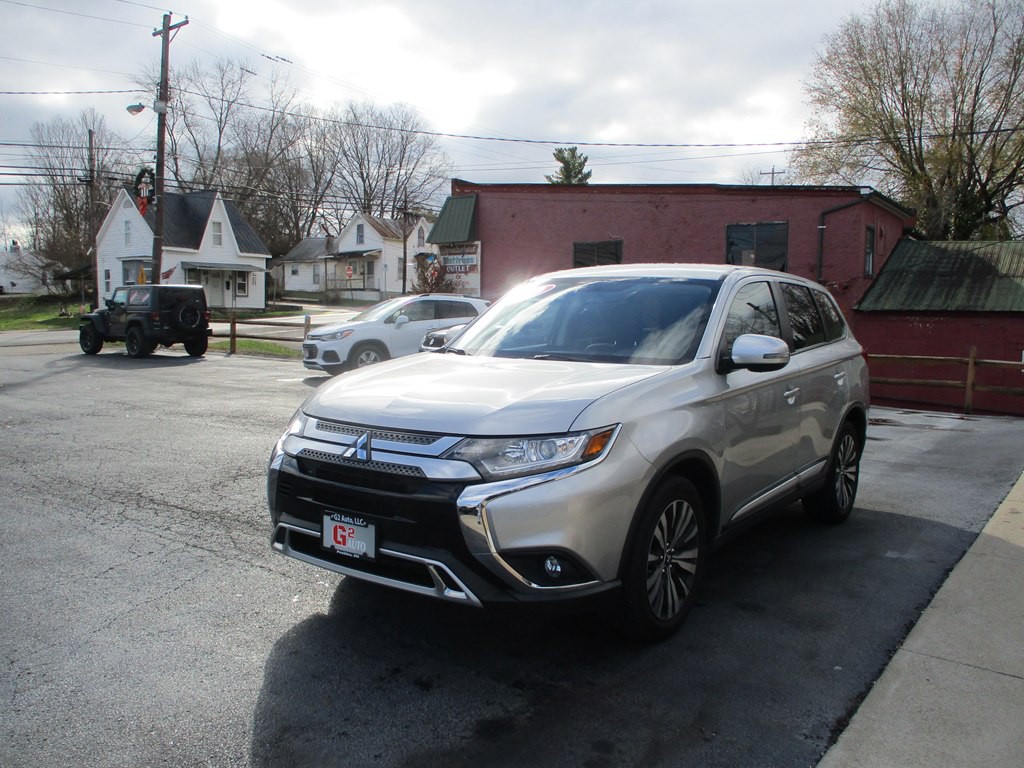 2019 Mitsubishi Outlander Image 2