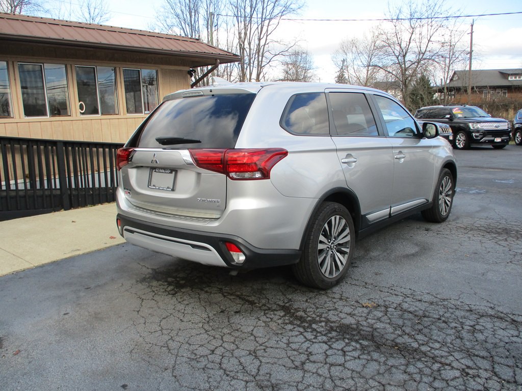2019 Mitsubishi Outlander Image 3