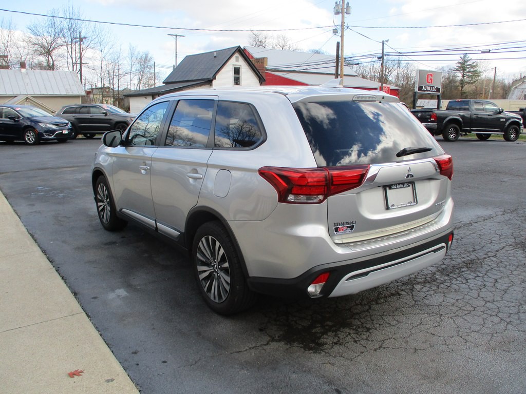2019 Mitsubishi Outlander Image 4
