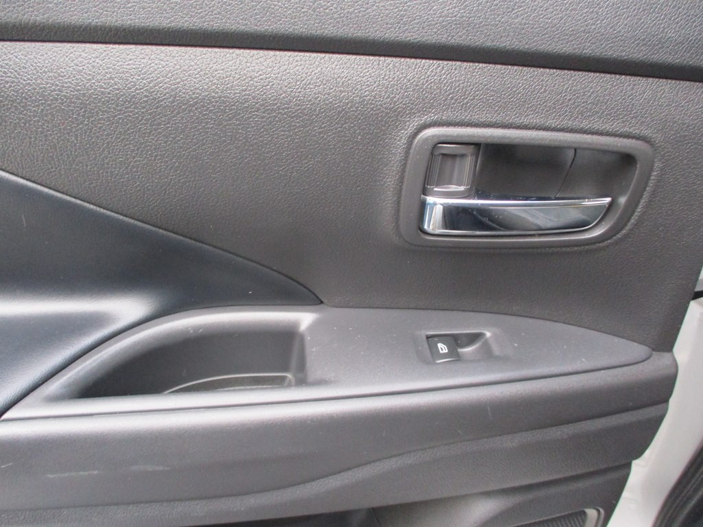 2019 Mitsubishi Outlander Image 9