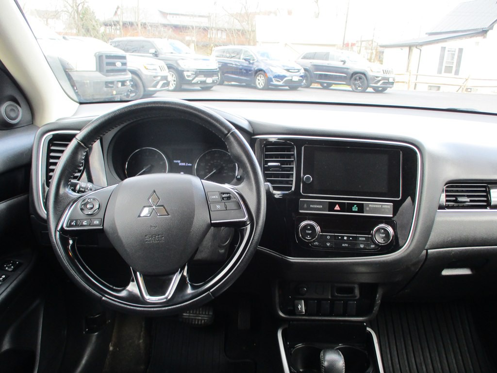 2019 Mitsubishi Outlander Image 12