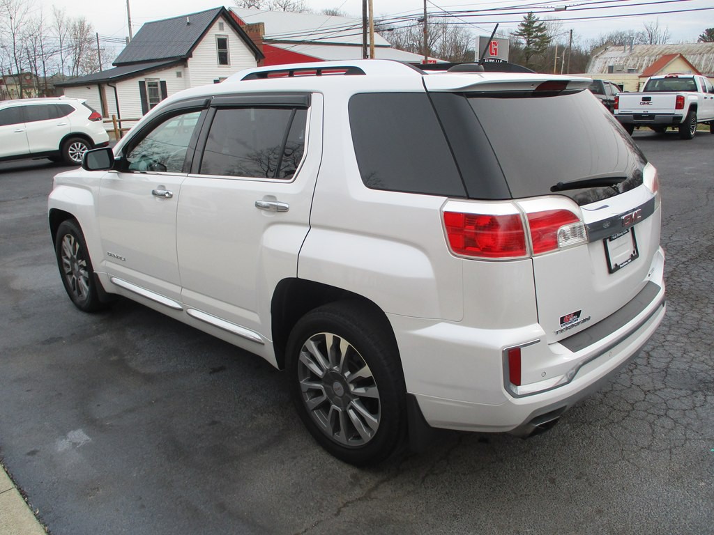 2017 GMC Terrain Image 3