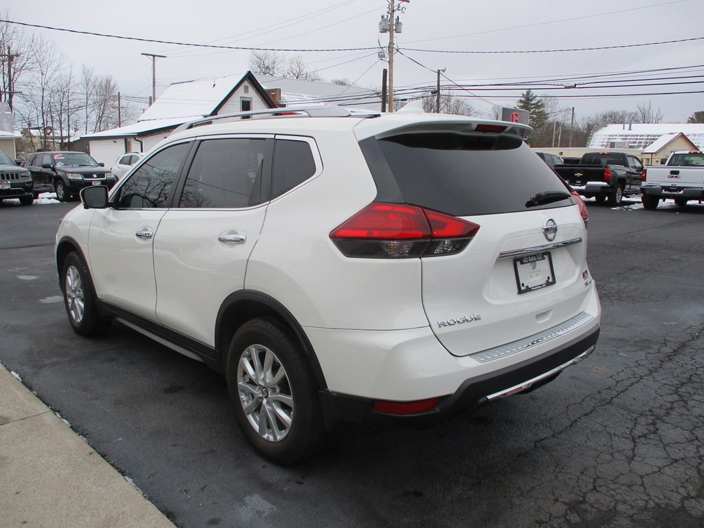 2017 Nissan Rogue Image 3