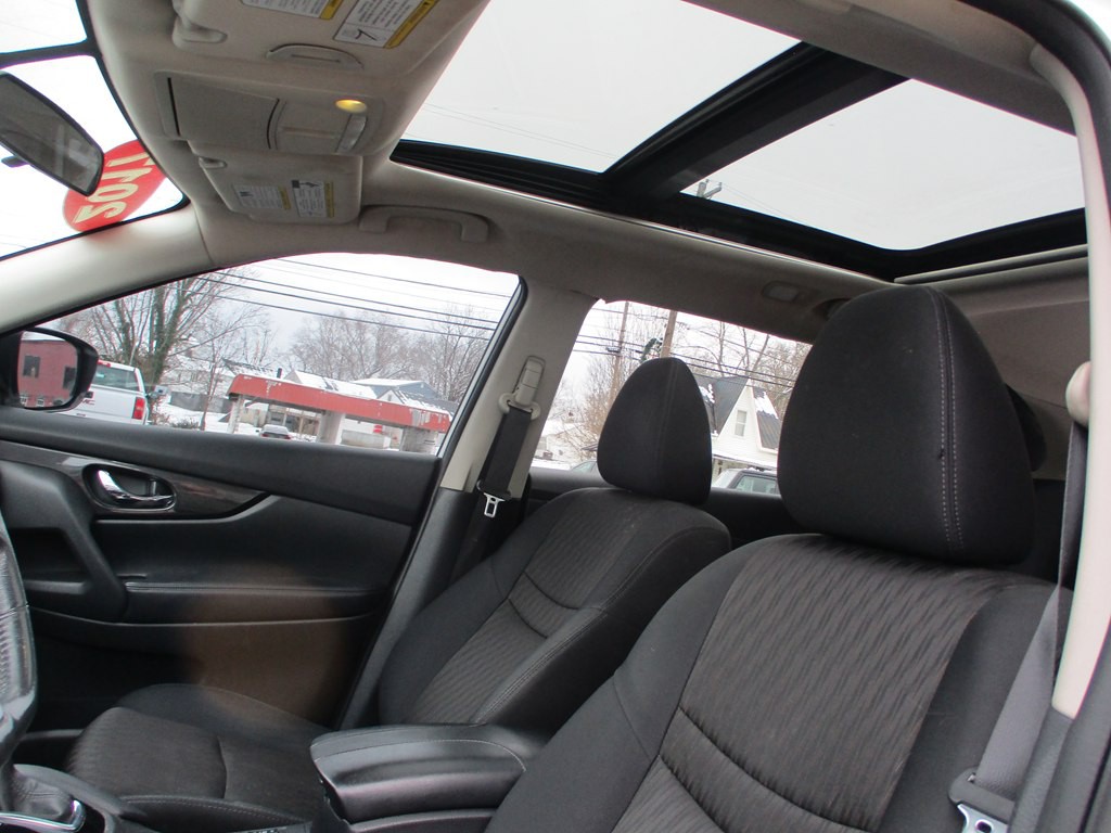 2017 Nissan Rogue Image 16