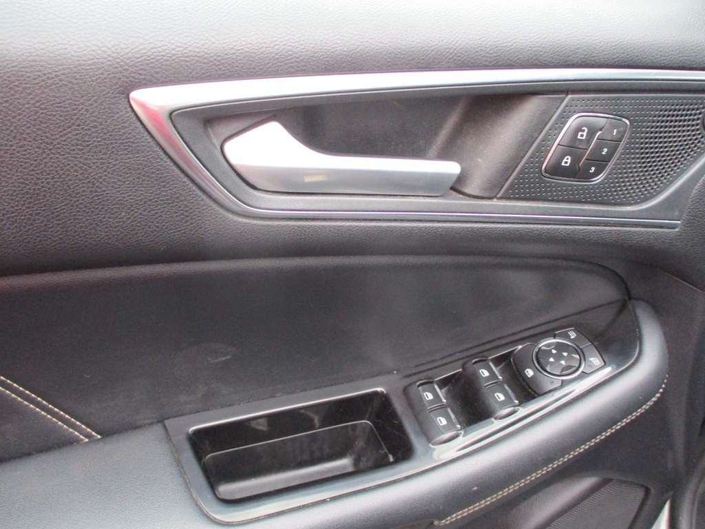 2019 Ford Edge Image 10