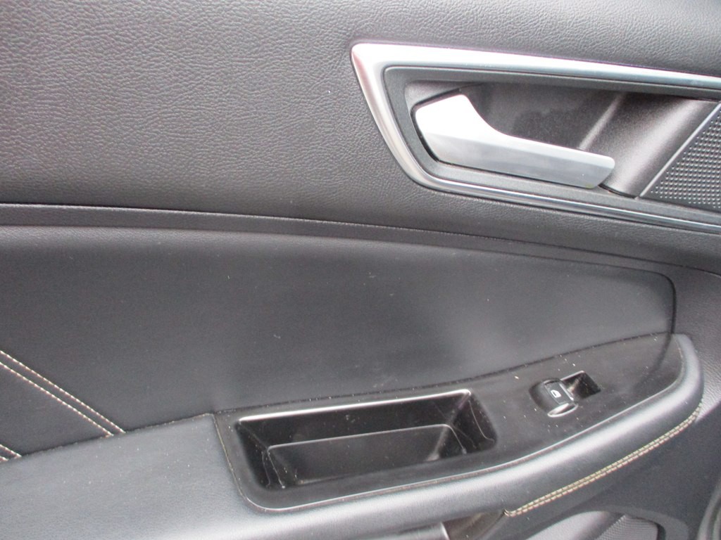 2019 Ford Edge Image 12