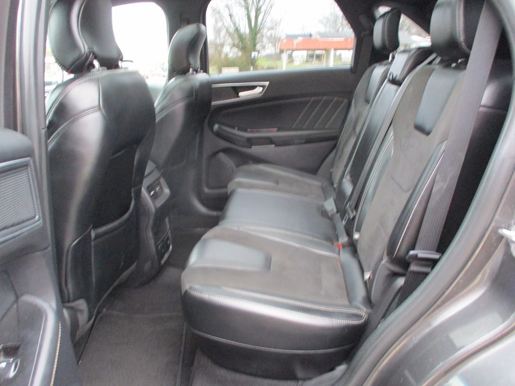 2019 Ford Edge Image 13