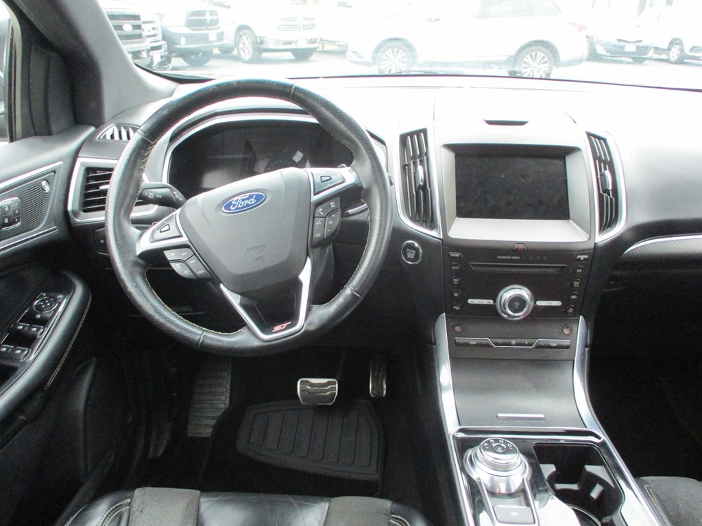 2019 Ford Edge Image 16