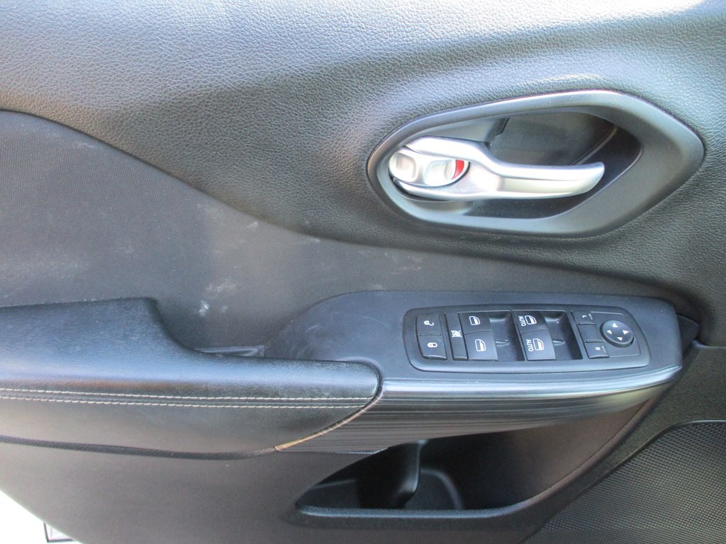 2016 Jeep Cherokee Image 8