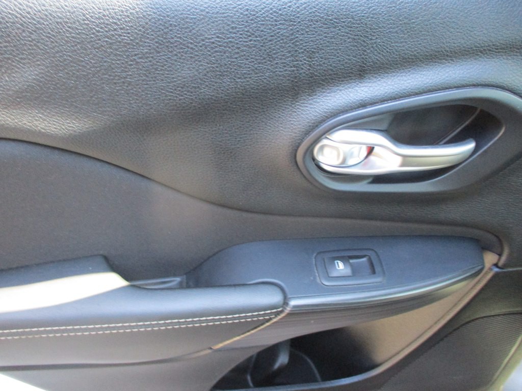 2016 Jeep Cherokee Image 10