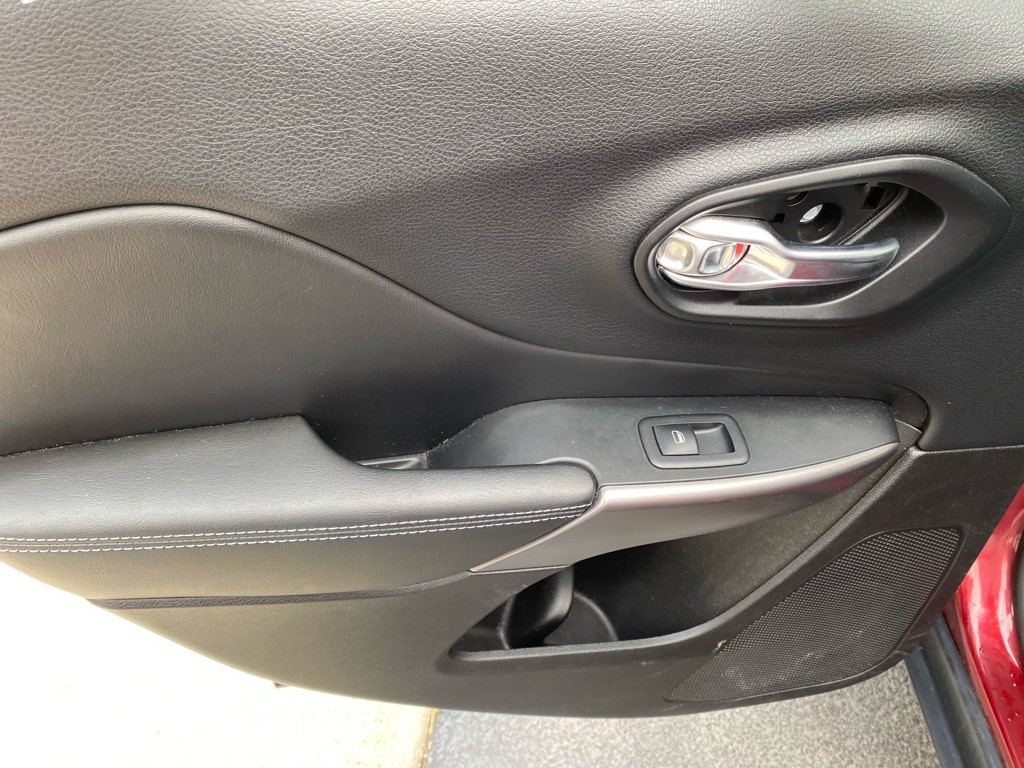 2019 Jeep Cherokee Image 10