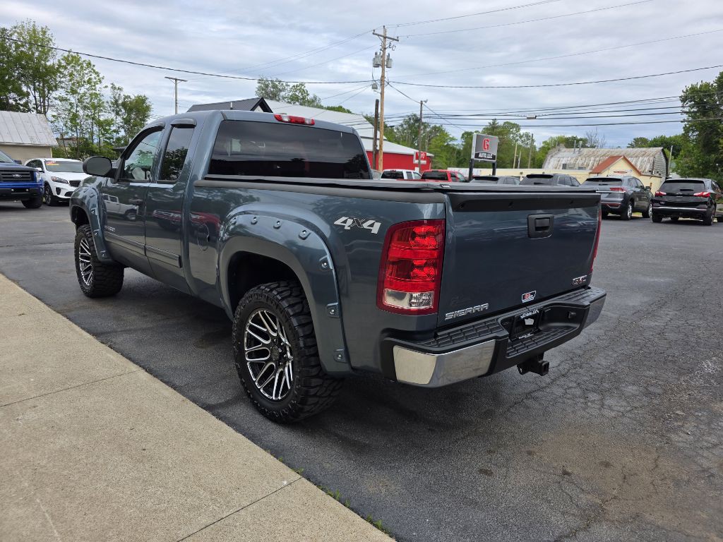 2013 GMC Sierra Image 2