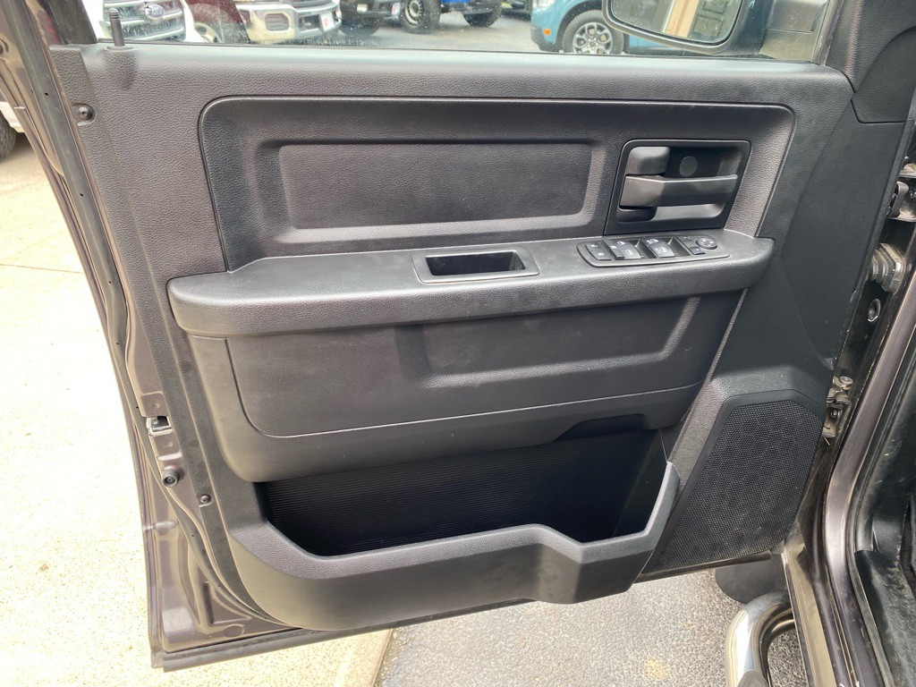 2015 RAM 1500 Image 9