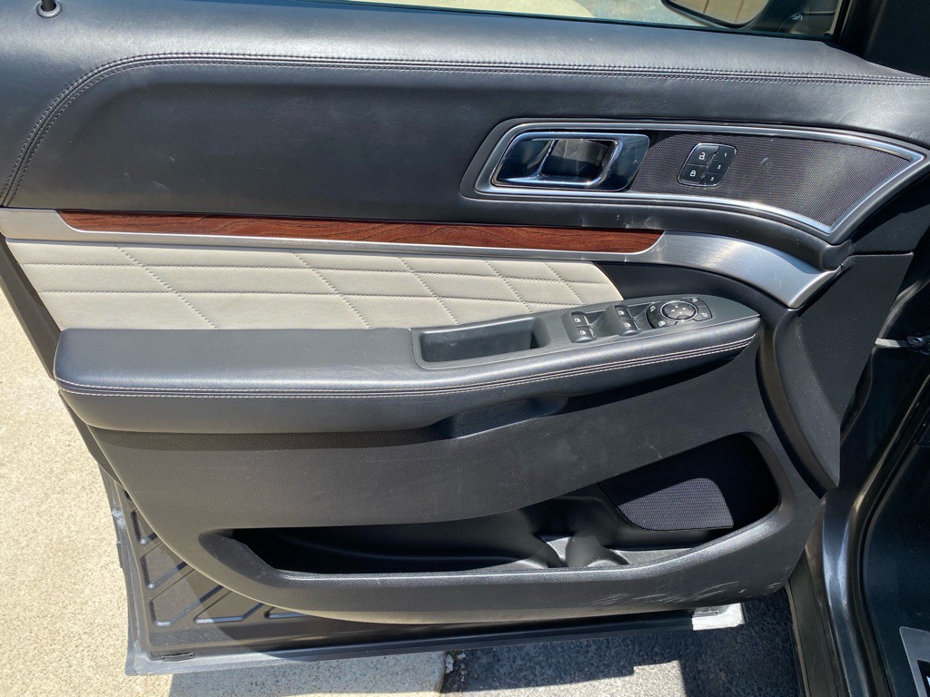 2017 Ford Explorer Image 9
