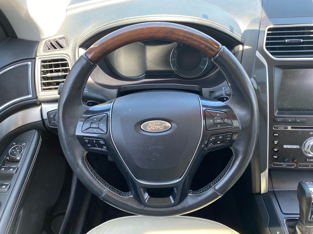 2017 Ford Explorer Image 16