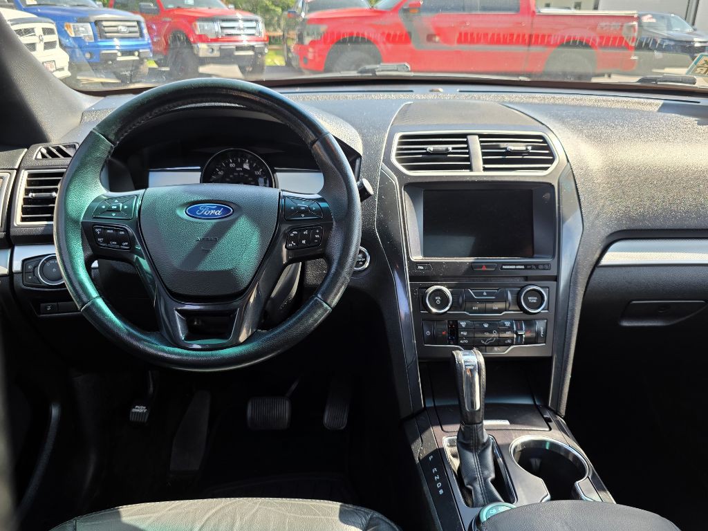 2017 Ford Explorer Image 8