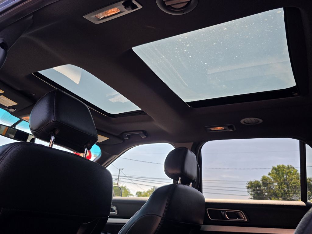 2017 Ford Explorer Image 17