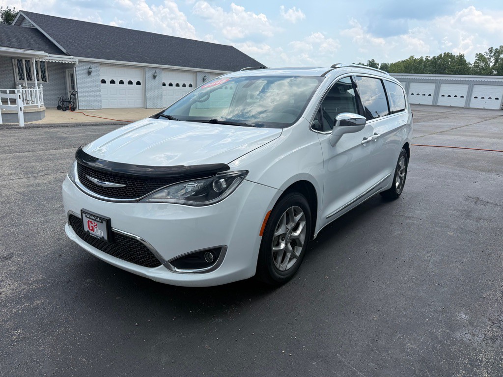 2018 Chrysler Pacifica Image 2