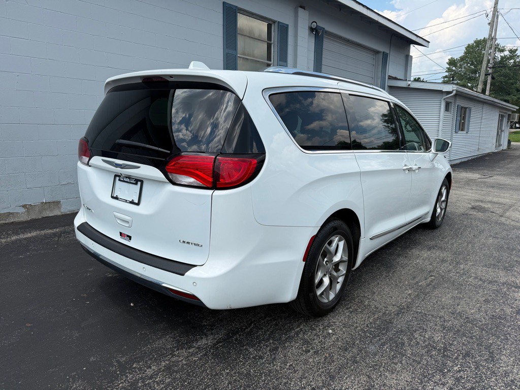 2018 Chrysler Pacifica Image 4