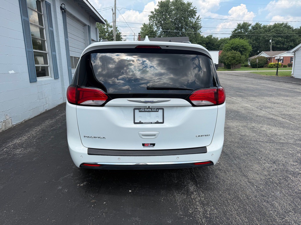2018 Chrysler Pacifica Image 6