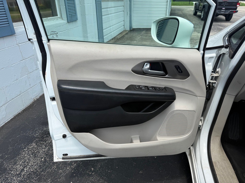 2018 Chrysler Pacifica Image 9