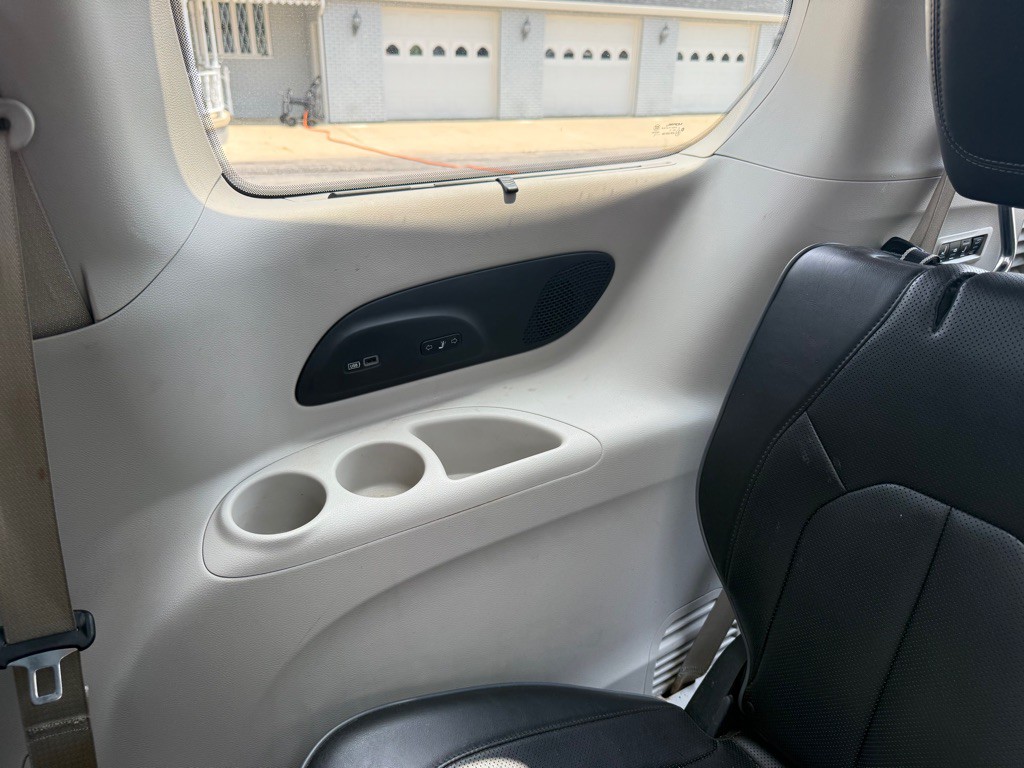 2018 Chrysler Pacifica Image 18