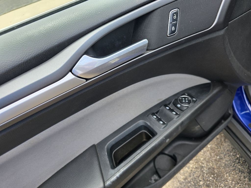 2016 Ford Fusion Image 12