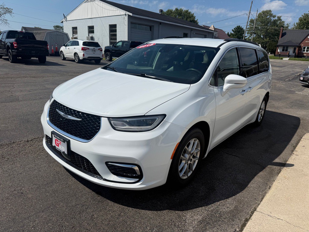 2022 Chrysler Pacifica Image 2