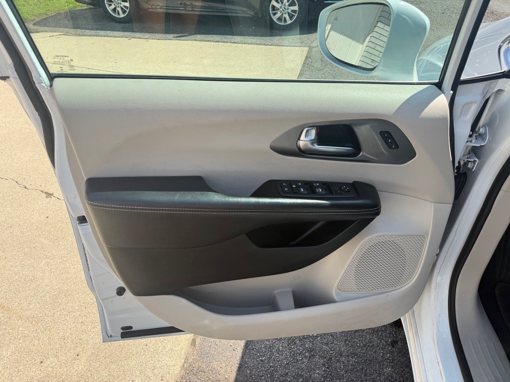 2022 Chrysler Pacifica Image 9