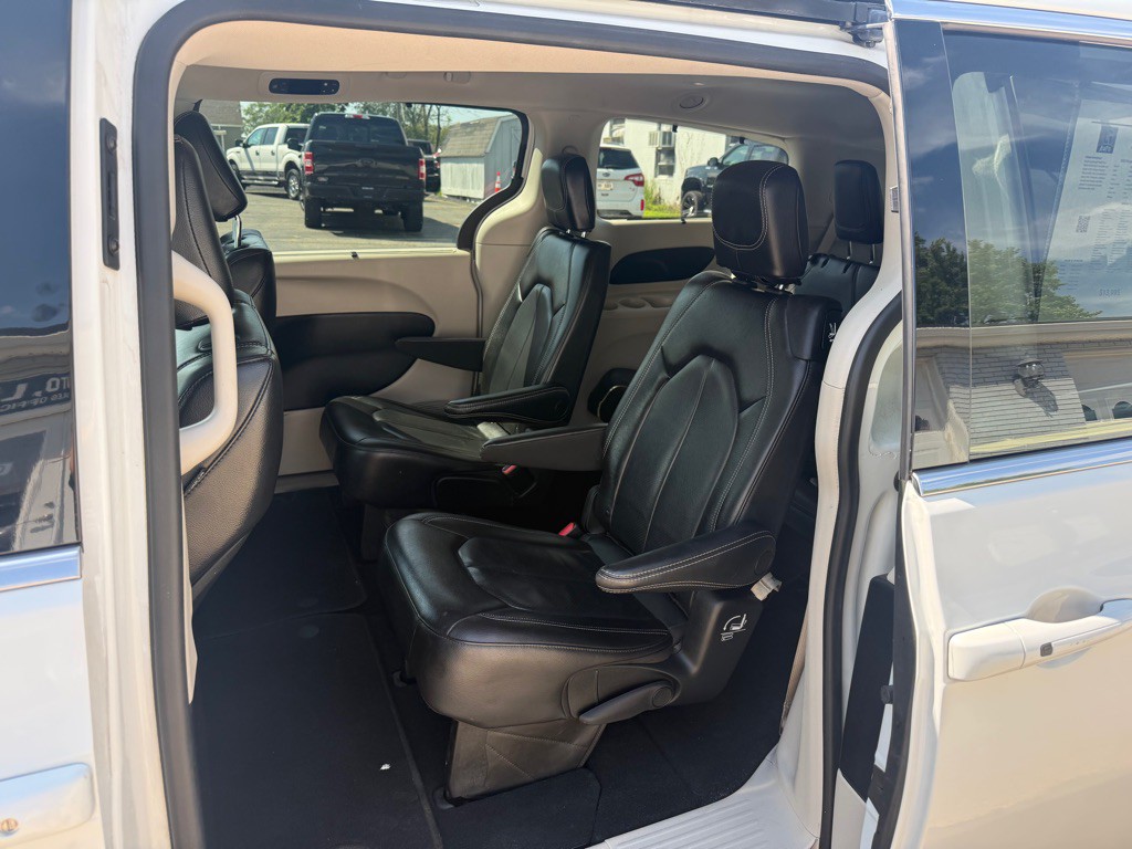 2022 Chrysler Pacifica Image 10