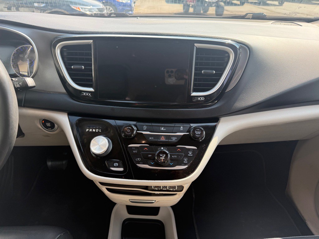 2022 Chrysler Pacifica Image 13