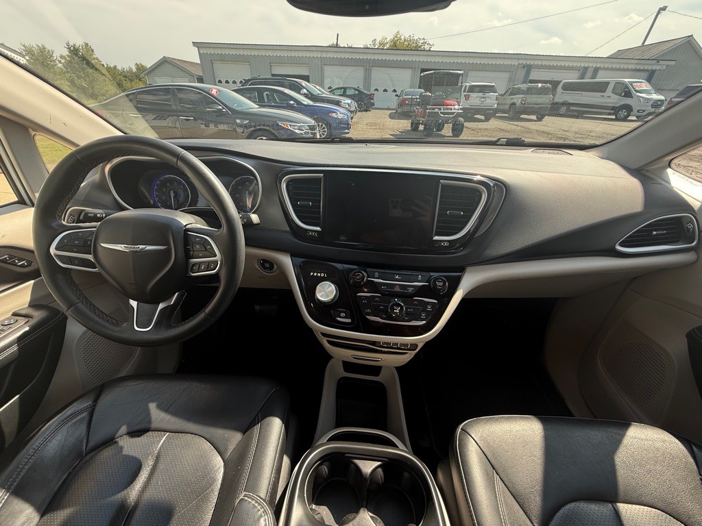 2022 Chrysler Pacifica Image 15