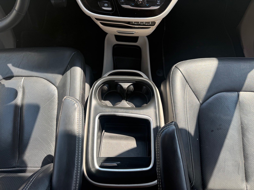 2022 Chrysler Pacifica Image 16
