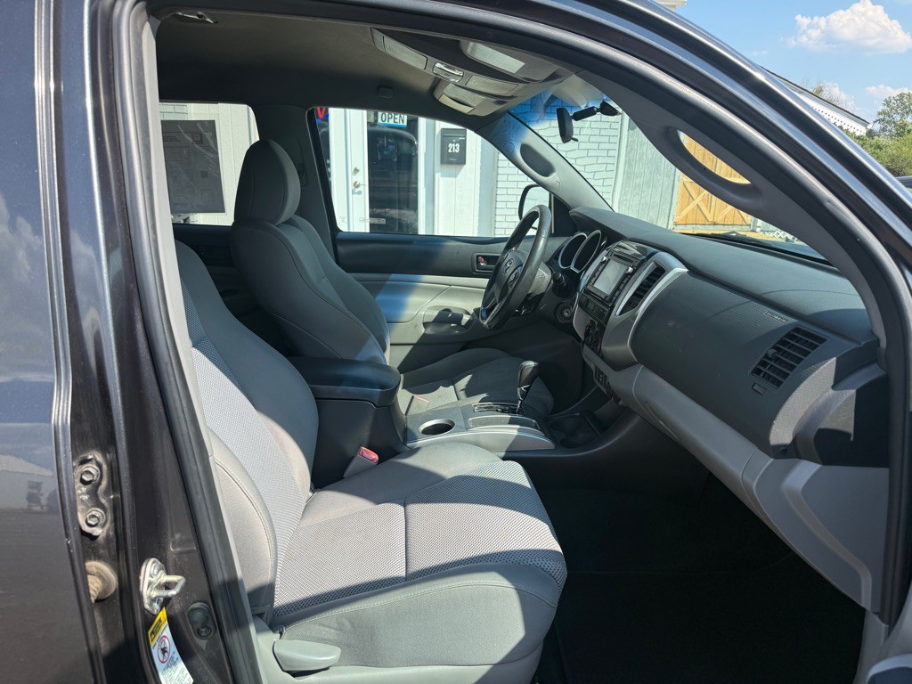 2014 Toyota Tacoma Image 12