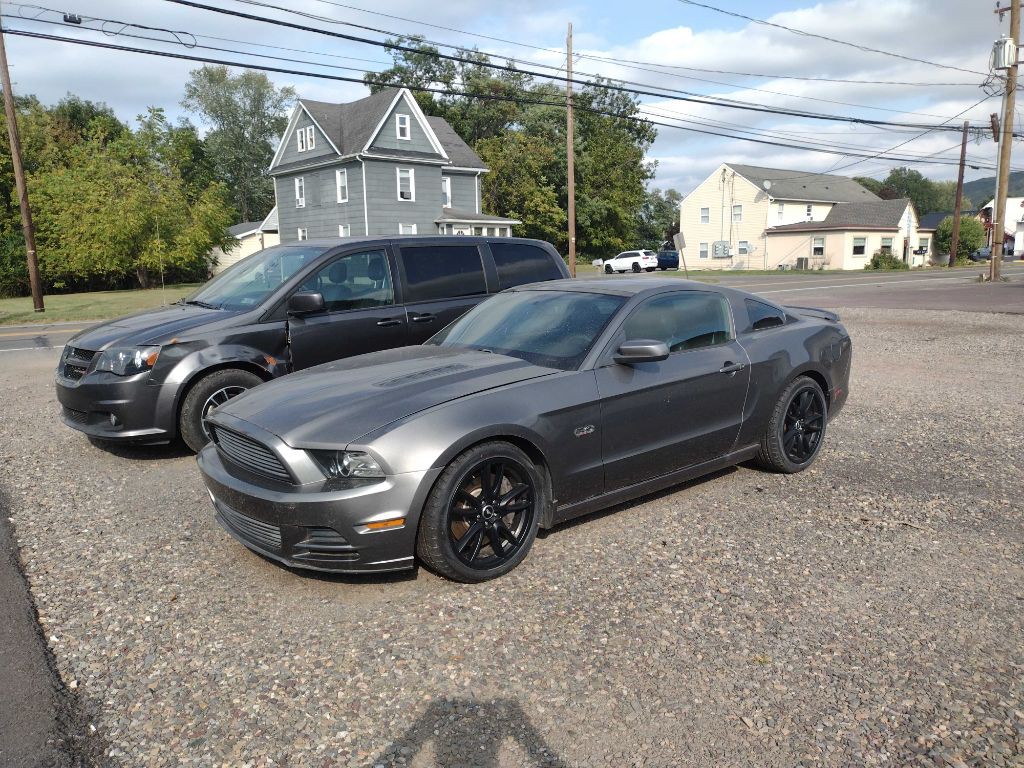2013 Ford Mustang Image 1