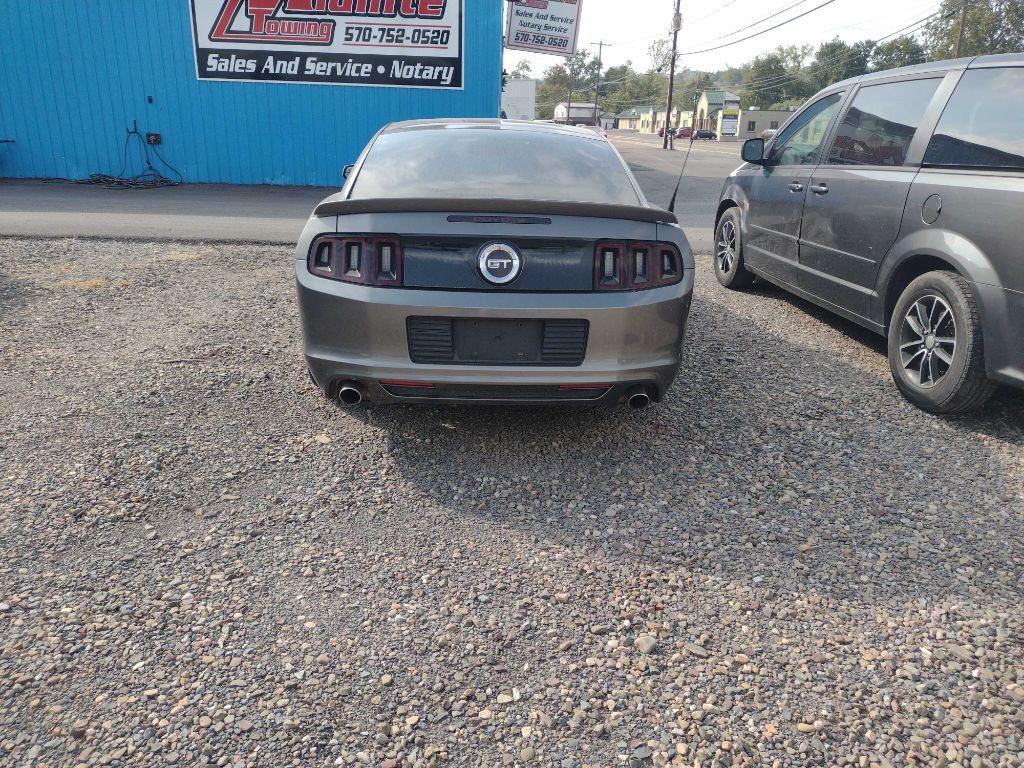 2013 Ford Mustang Image 2