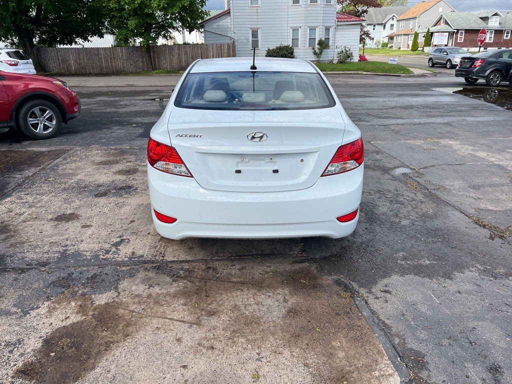 2013 Hyundai Accent Image 4