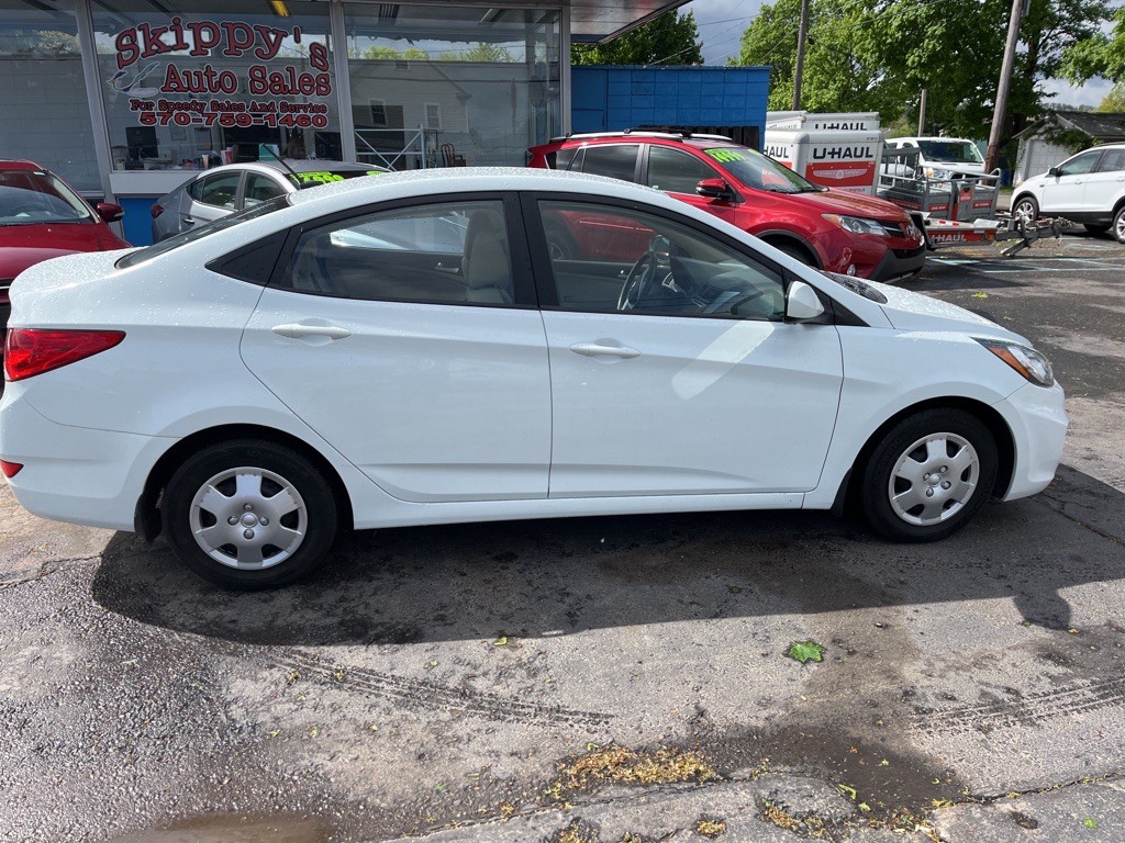 2013 Hyundai Accent Image 5