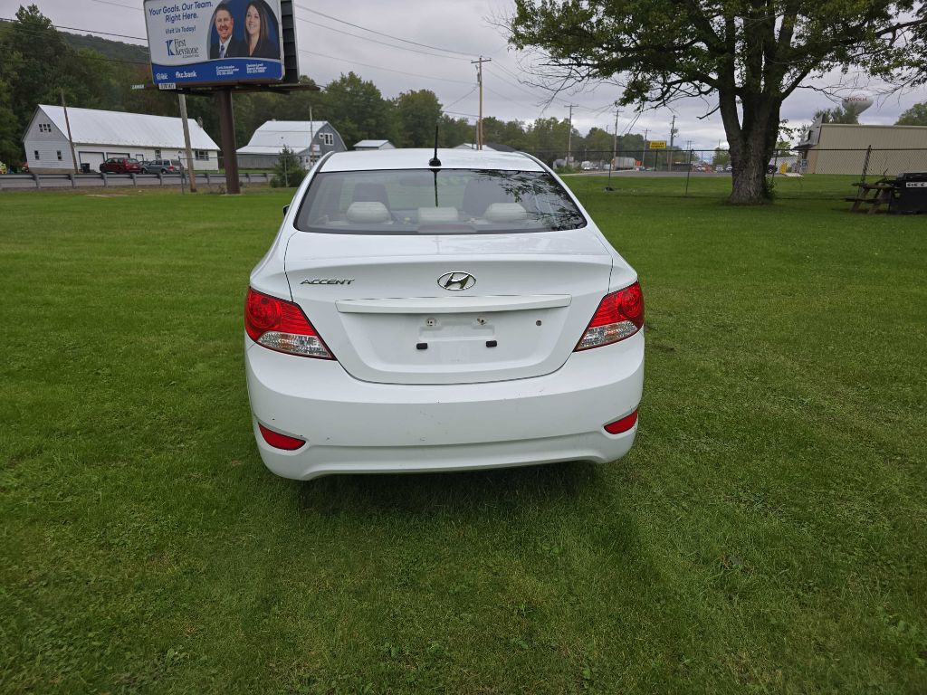 2013 Hyundai Accent Image 4