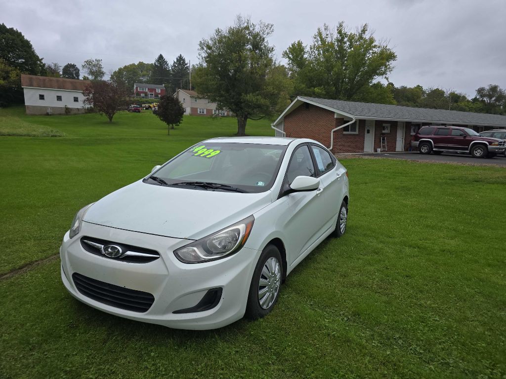 2013 Hyundai Accent Image 5