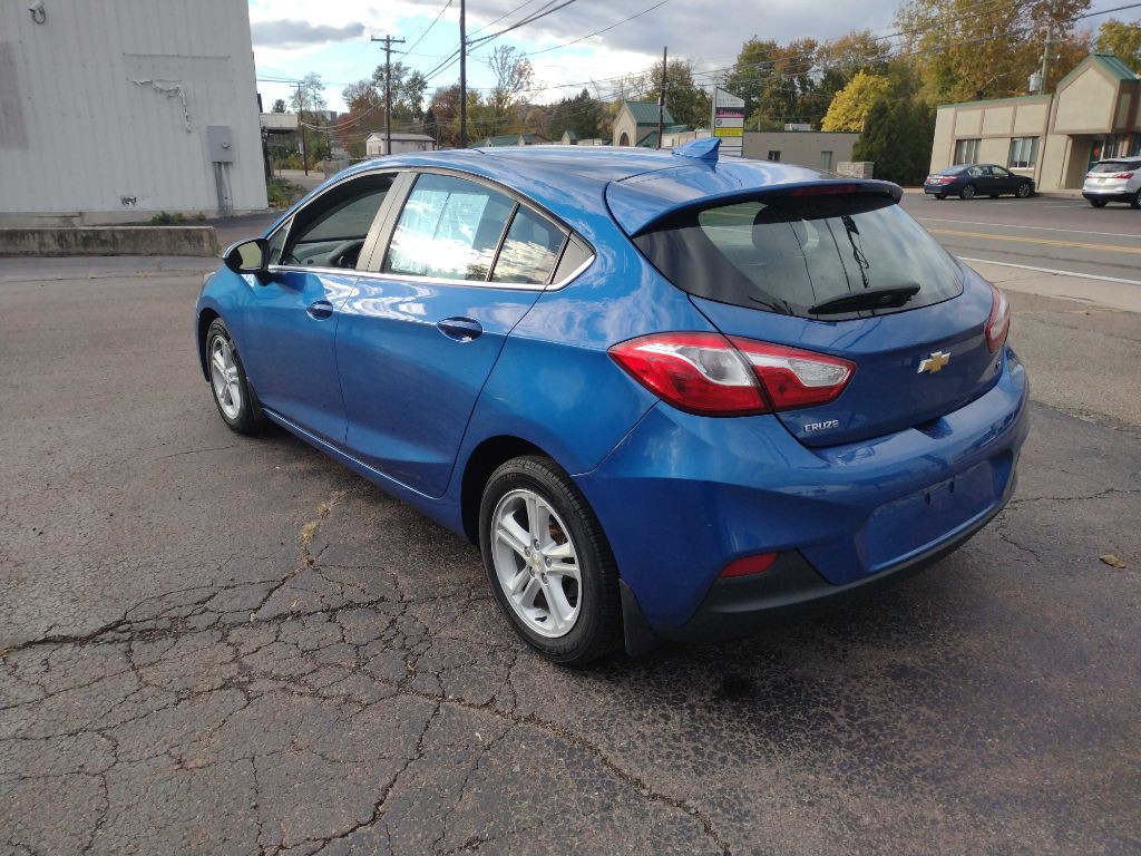 2017 Chevrolet Cruze Image 2