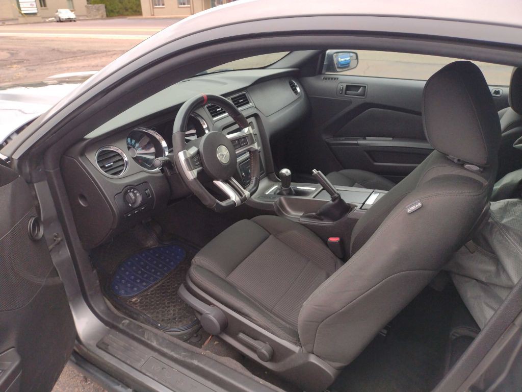 2011 Ford Mustang Image 2