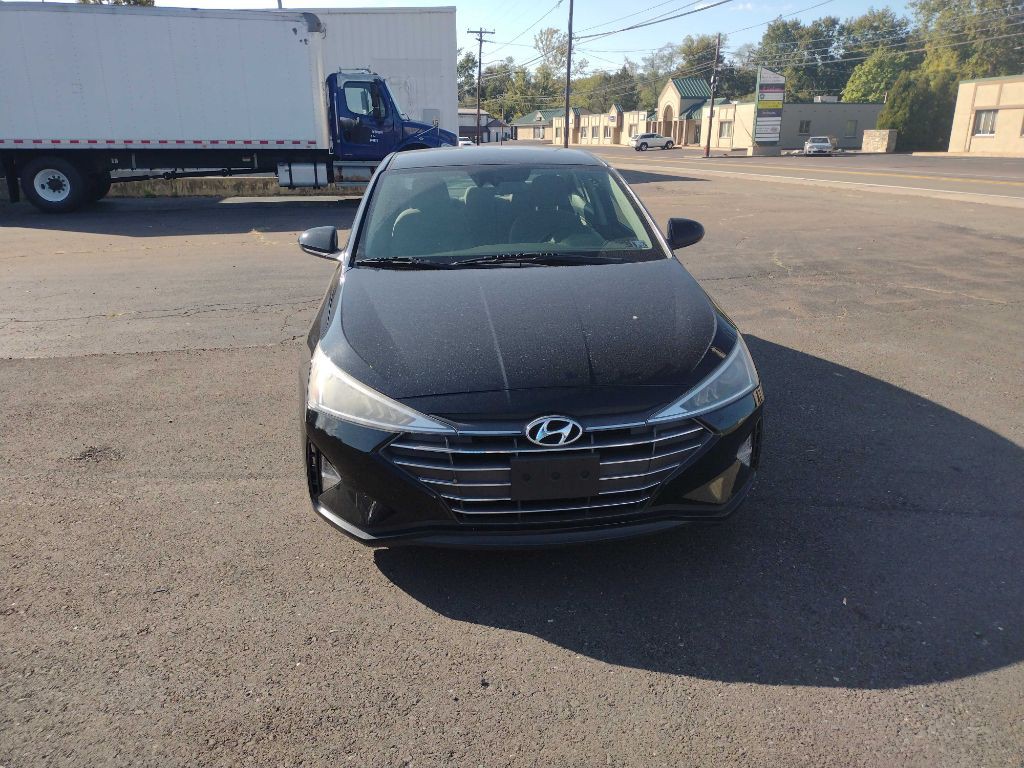 2019 Hyundai Elantra Image 3