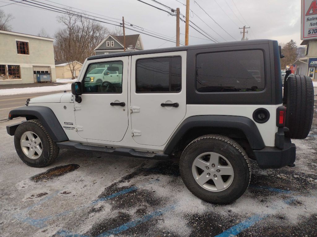 2016 Jeep Wrangler Unlimited Image 2