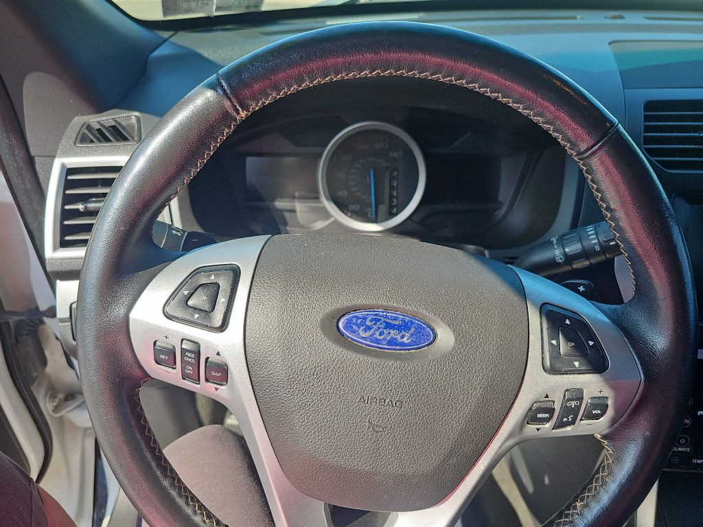 2015 Ford Explorer Image 16